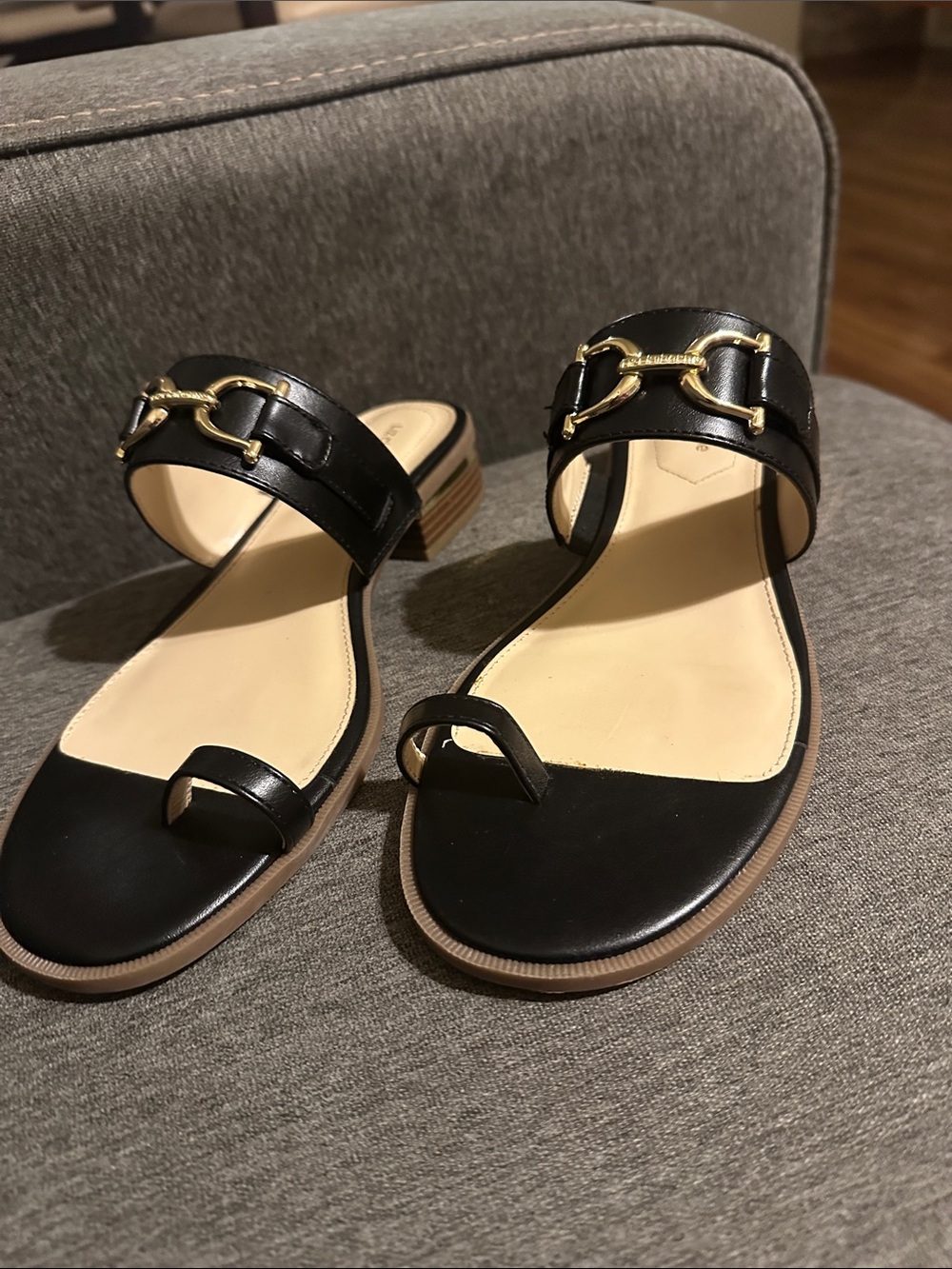 Liz Claiborne Black Leather Toe Loop Slide Sandals with Gold Hardware